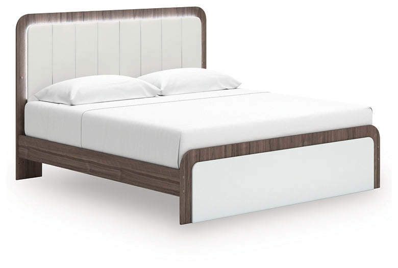 Kendanport King Upholstered Bed